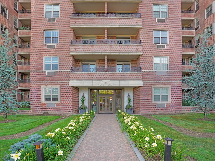 Town & Country Condos unit B62, Greenwich, CT 06830 - photo 1