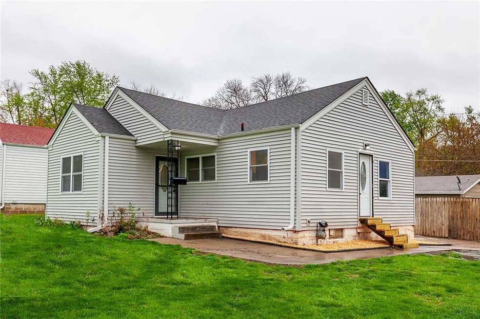 6113 College Ave, Des Moines, IA 50322 - photo 1