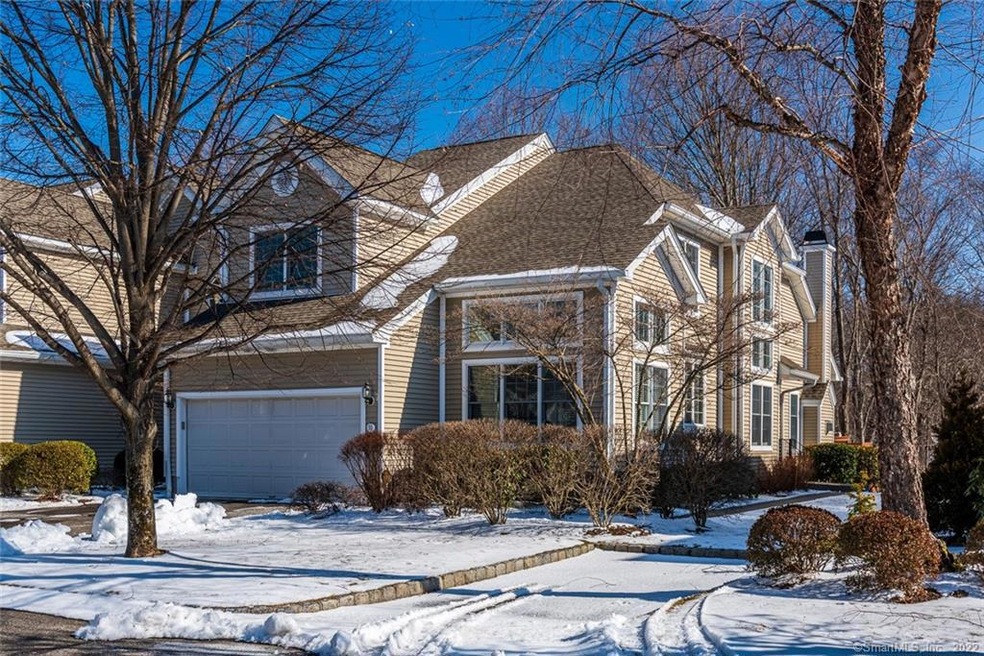 31 Regency Cir, Trumbull, CT 06611 - photo 1