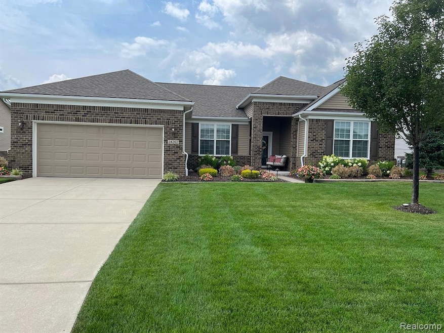 24262 Leelanau Ln, Brownstown, MI 48134 - photo 1