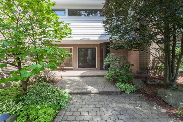 Front of House2.jpg