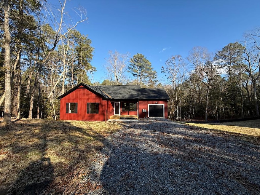 153 Walnut St, Kilmarnock, VA 22482 - photo 1