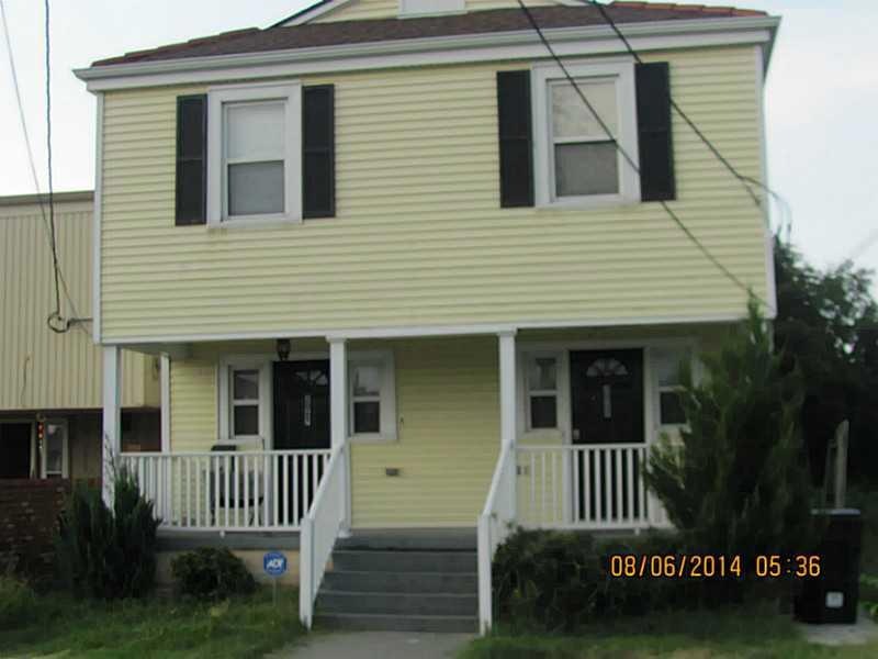 Facade/Exterior Front. Vinyl Siding Exterior