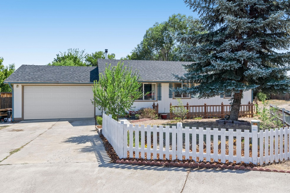 2056 SW 32nd Ct, Redmond, OR 97756 - photo 1