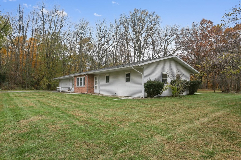 4043 E Ludlow St, Rolling Prairie, IN 46371 - photo 1