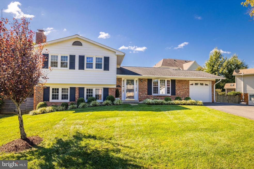 8817 Olympia Fields Ln, Vienna, VA 22182 - photo 1