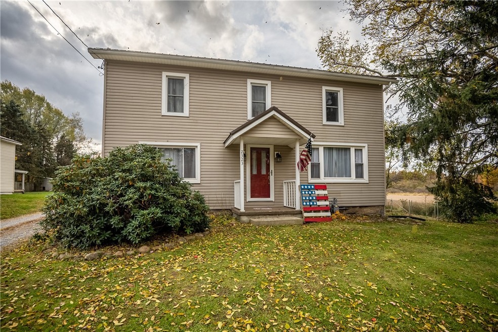 Well kept 2 story home ready to move in!