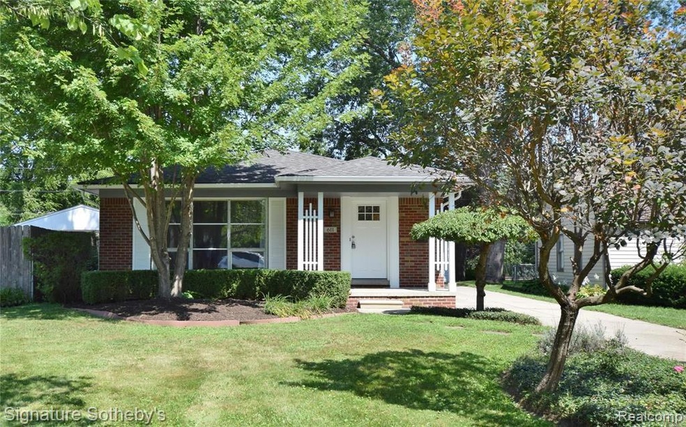 Welcome to 611 Devillen Avenue