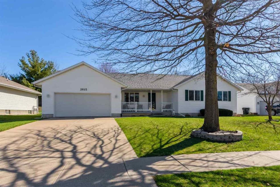 2615 31st St SW, Cedar Rapids, IA 52404 - photo 1