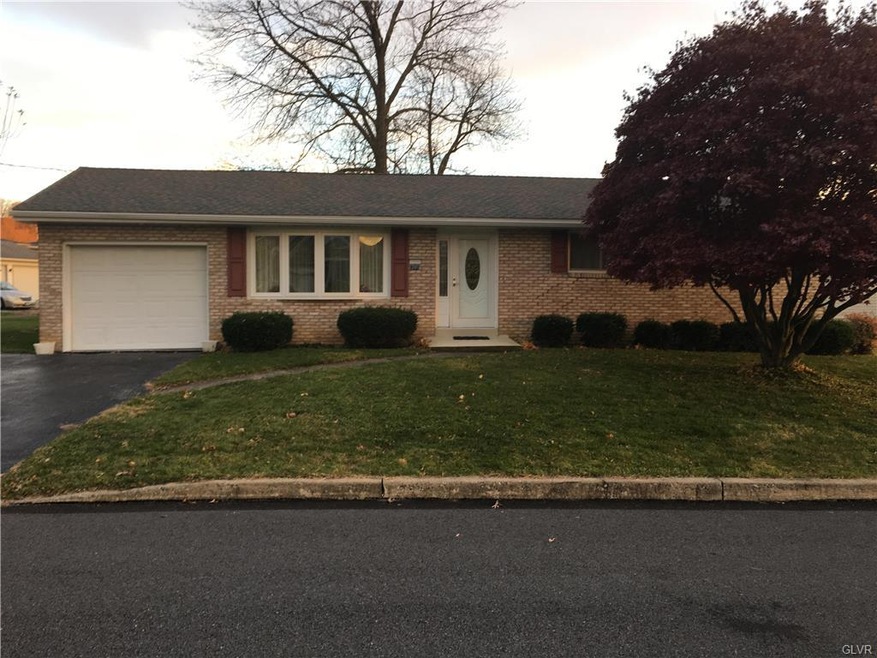 206 2nd St, Walnutport, PA 18088 - photo 1