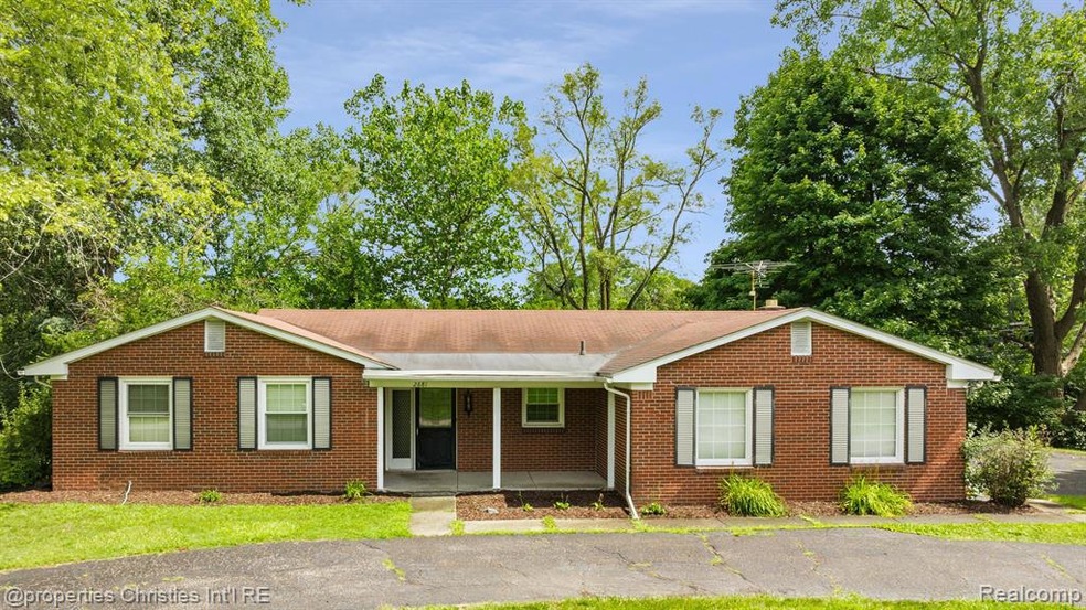 2681 Peterboro Rd, West Bloomfield, MI 48323 - photo 1
