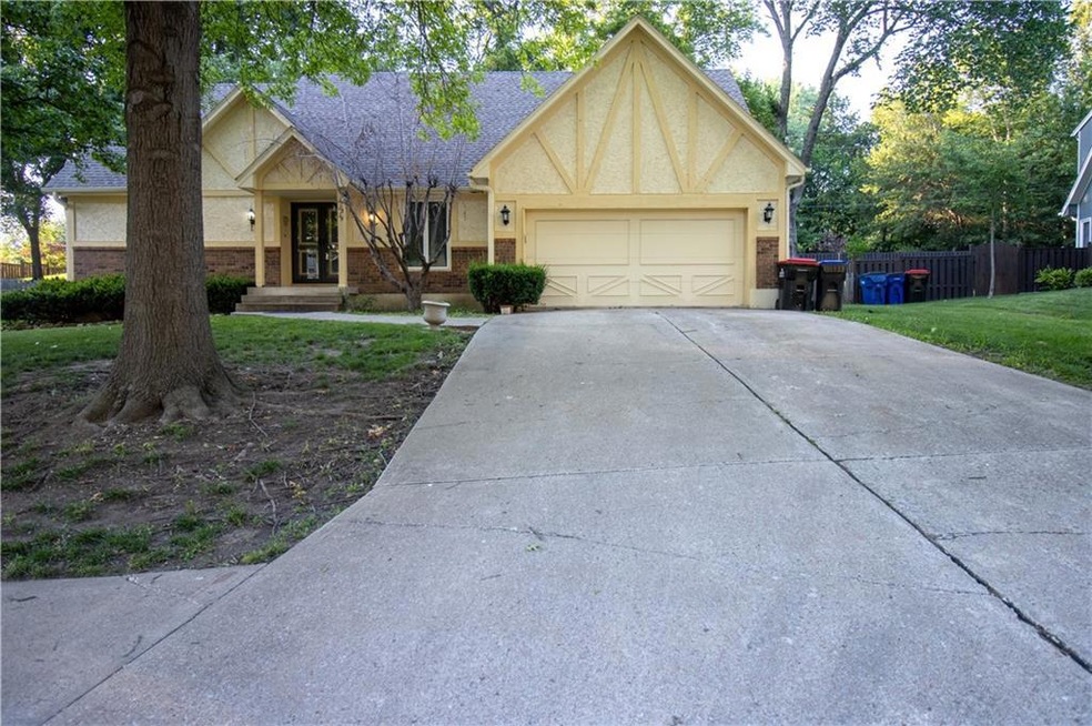 Spacious 1-1/2 Story Home w/4 Bedrooms, 2-1/2 Baths, Great Room, Formal Dining Room & Eat-In Kitchen