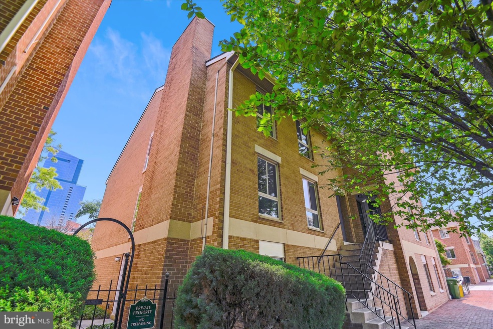 419 S Sharp St, Baltimore, MD 21201 - photo 1