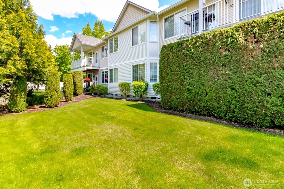 1002 9th Ave SE unit C201, Puyallup, WA 98372 - photo 1