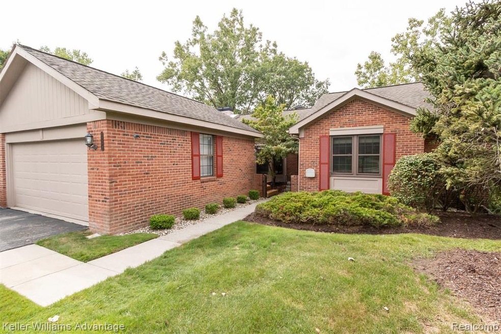 7295 Huntcliff unit 55, West Bloomfield, MI 48322 - photo 1