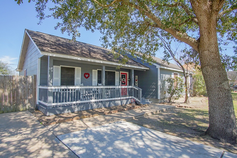 7627 County Road 669b, Alvin, TX 77511 - photo 1