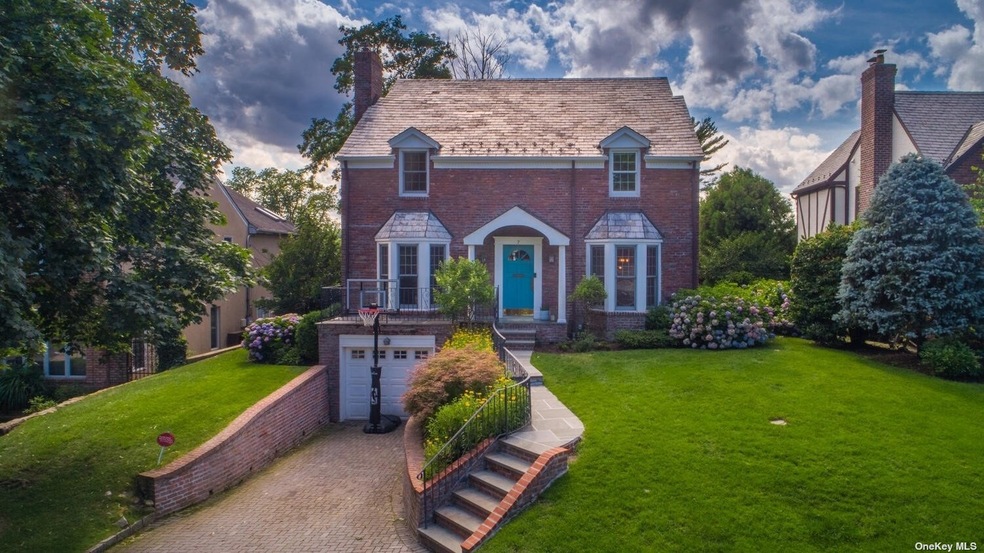 7 Exeter Ln, Manhasset, NY 11030 - photo 1