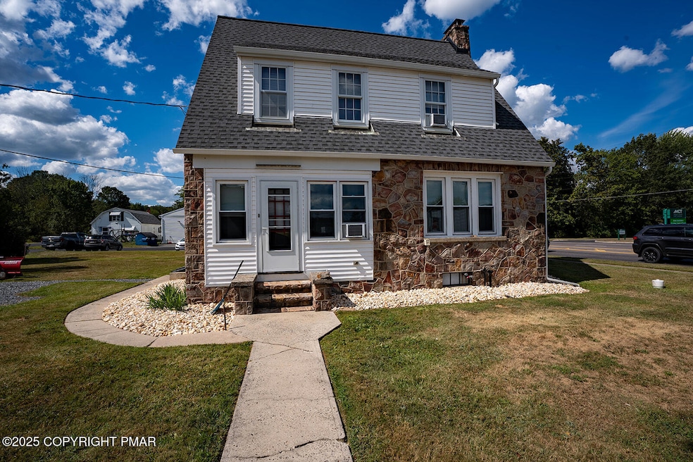 225 Claremont Ave, Tamaqua, PA 18252 - photo 1