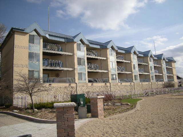 wisc condo exterior 009