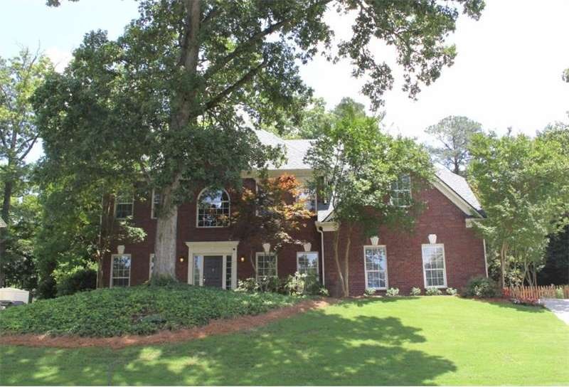 Beautiful home within walking distance to Downtown