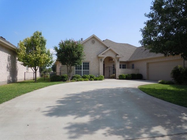 1913 Valleyview Dr, San Angelo, TX 76904 - photo 1