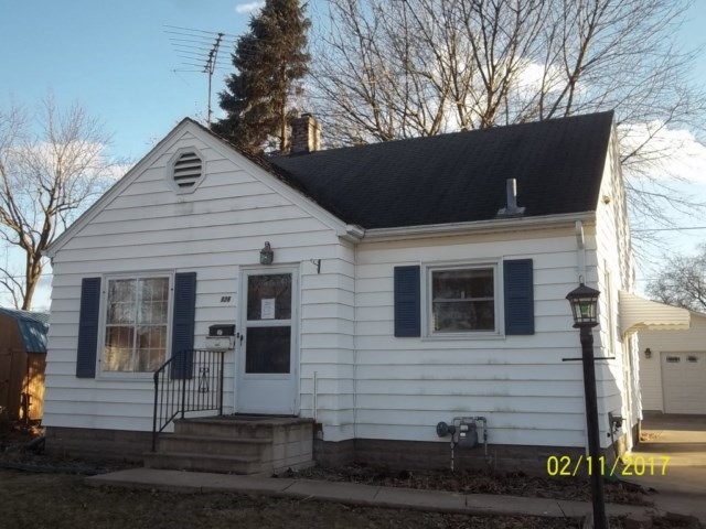 926 Byron Ave, Waterloo, IA 50702 - photo 1