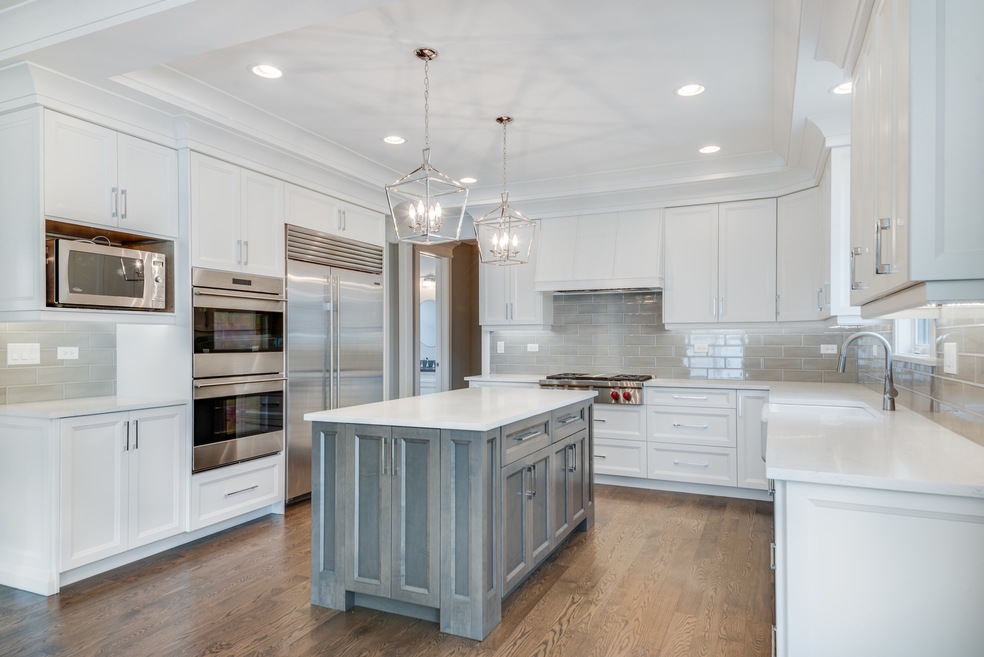 718 S Hawthorne Ave, Elmhurst, IL 60126 - photo 1