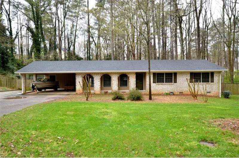Wonderfully maintained 4 side brick ranch on a ter