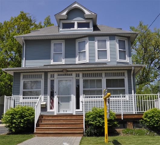 314 W Ridgeland Ave, Waukegan, IL 60085 - photo 1