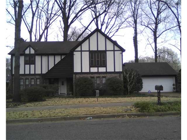 Lovely home has been well cared for. Large entry f