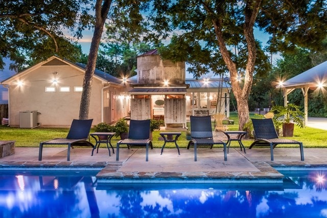 609 W Austin St, Fredericksburg, TX 78624 - photo 1