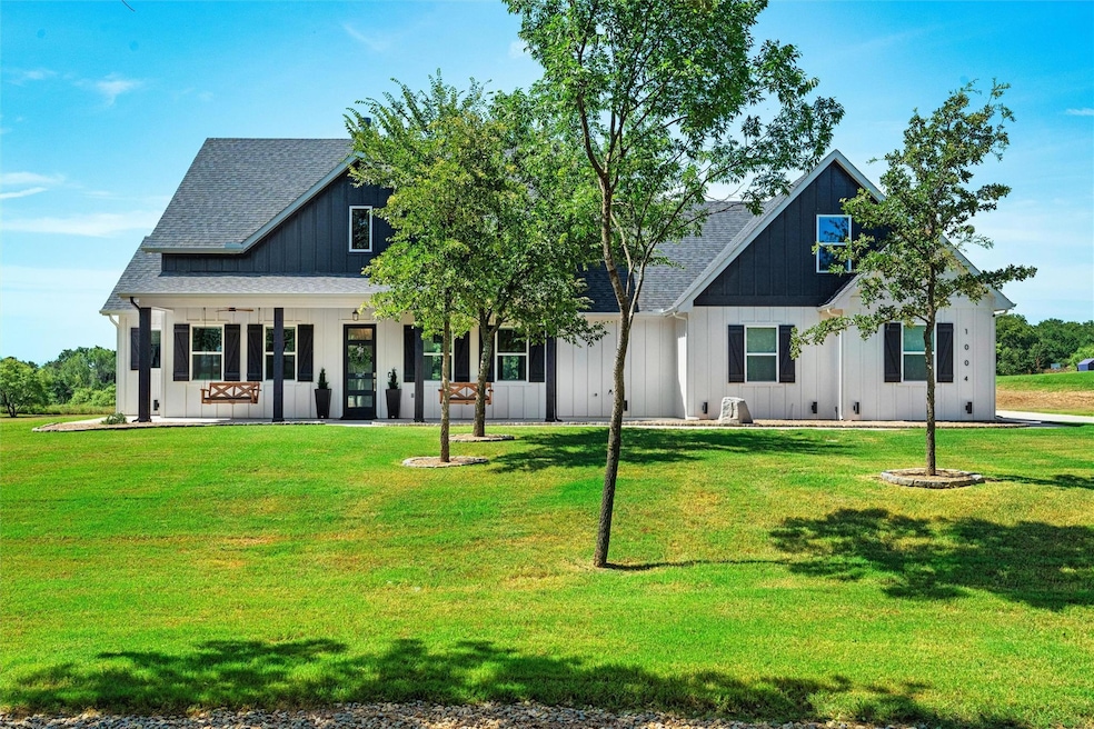 1004 Freedom Ct, Weatherford, TX 76088 - photo 1