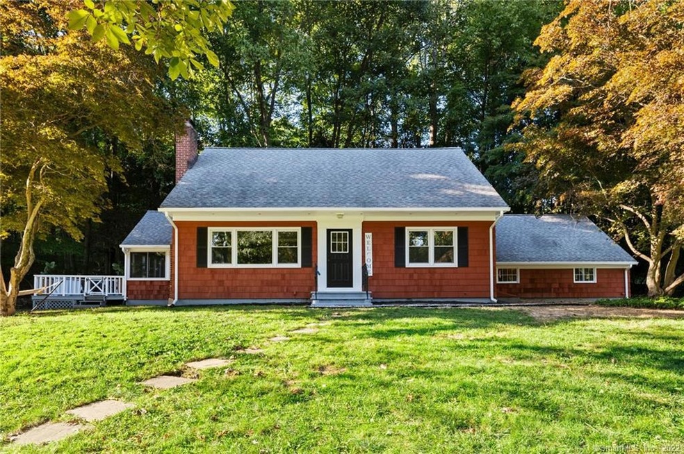 34 Taunton Lake Dr, Newtown, CT 06470 - photo 1