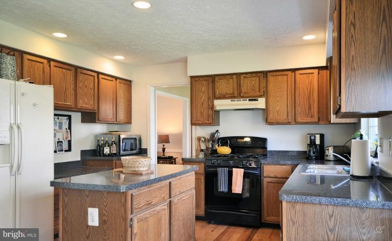 6246 Rainier Dr, Frederick, MD 21703 - photo 1