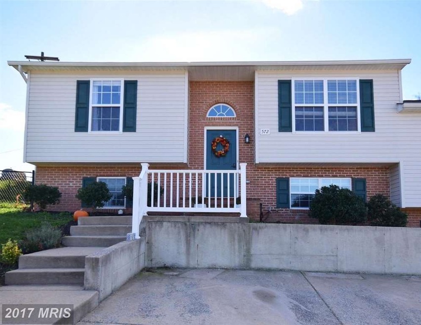 572 Stonewall St, Strasburg, VA 22657 - photo 1