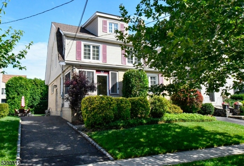 17 Oakridge Rd, Bloomfield, NJ 07003 - photo 1