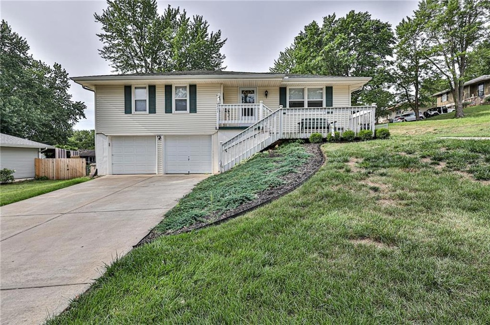 221 SW 19th St, Oak Grove, MO 64075 - photo 1