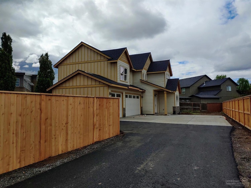 1426 NW Upas Ave, Redmond, OR 97756 - photo 1