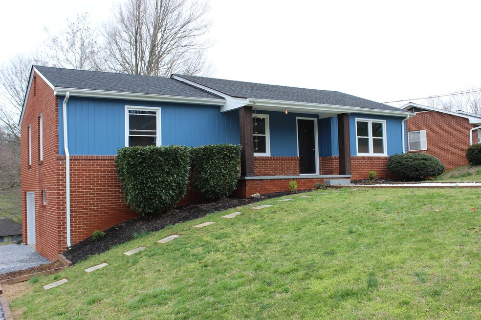 2104 Edgehill Cir, Johnson City, TN 37601 - photo 1