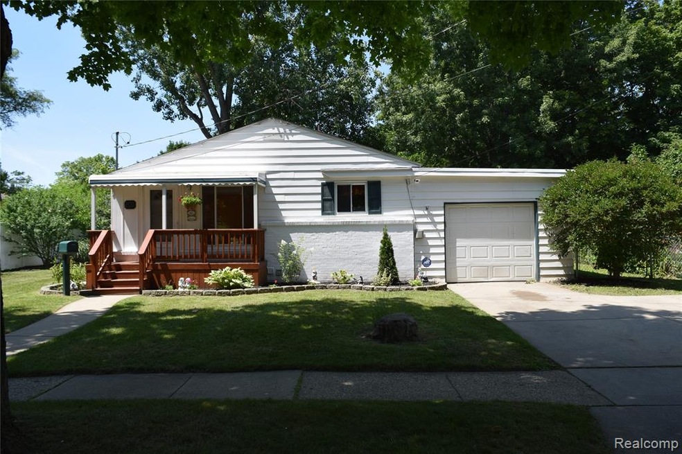 207 Labian Dr, Flushing, MI 48433 - photo 1