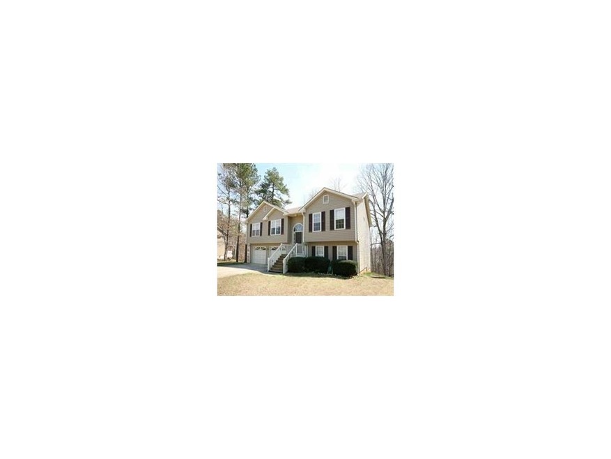 Beautiful split foyer with spacious yard