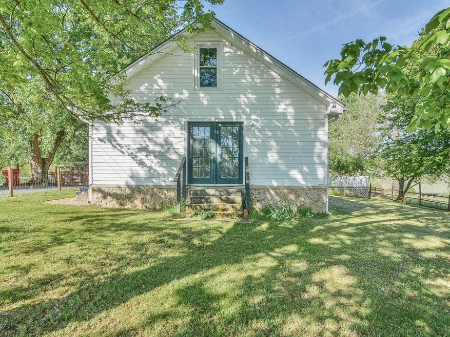 129 Hughes St, Johnson City, TN 37601 - photo 1