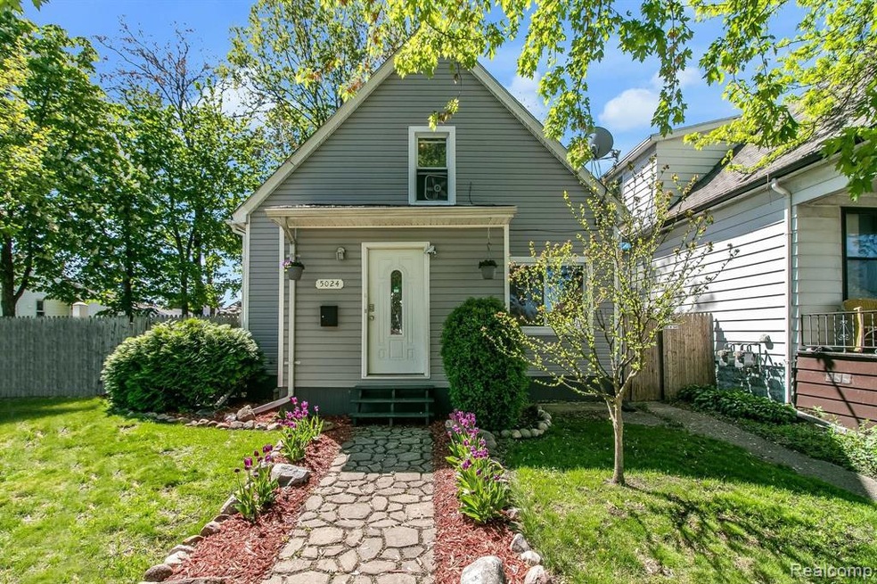 5024 Commor St, HamtraMcK, MI 48212 - photo 1