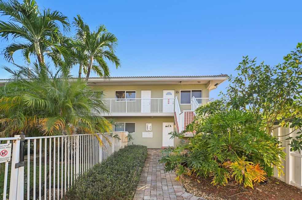 1424 Holly Heights Dr unit 1, Fort Lauderdale, FL 33304 - photo 1