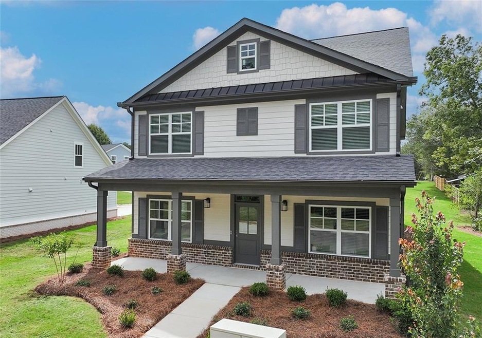 Craftsman house with covered porch and a front law
