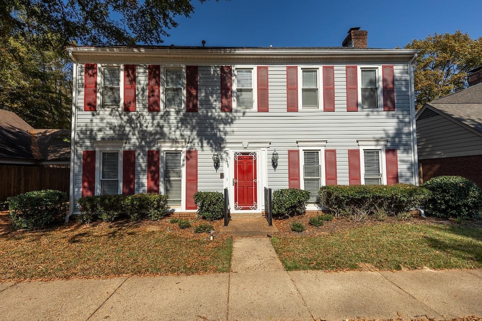 Pretty colonial-style house on a small lot. The HO