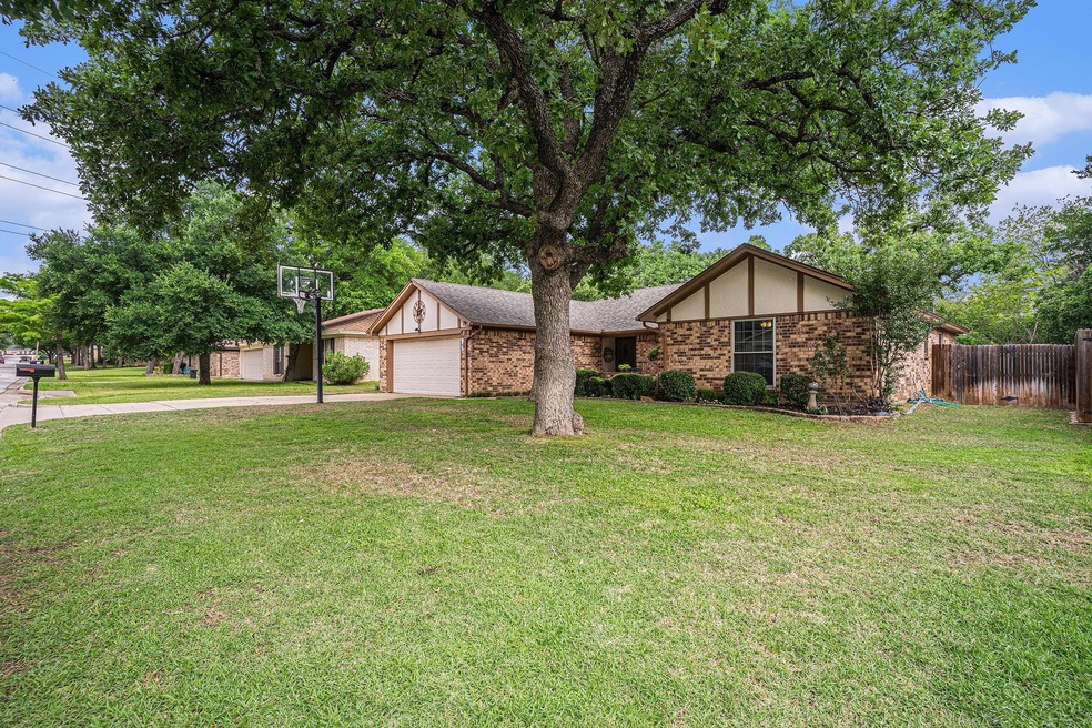 704 Highland Park Dr, Hurst, TX 76054 - photo 1