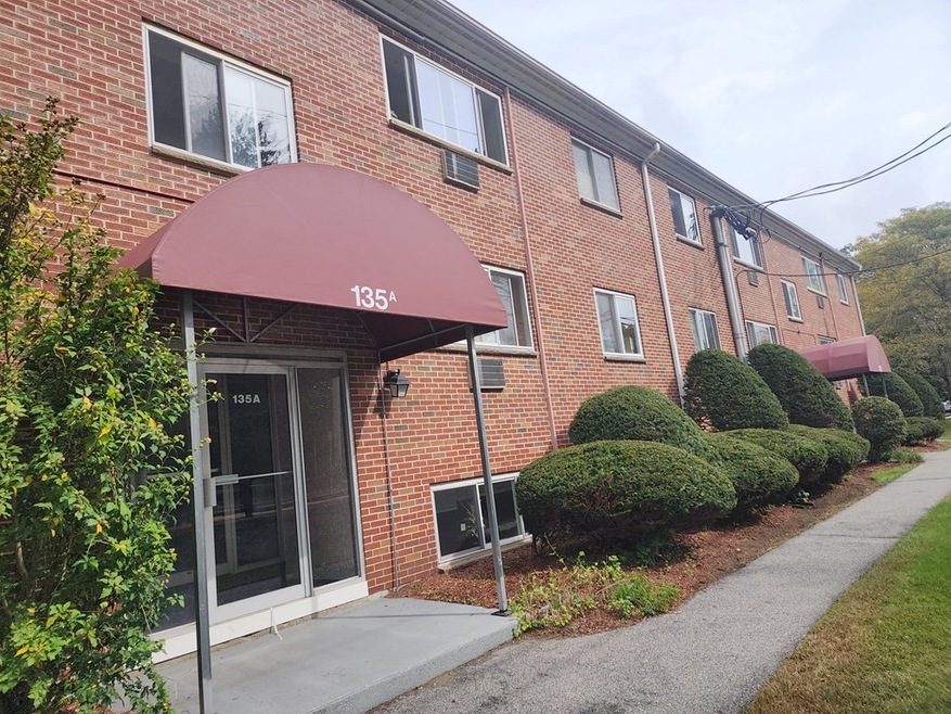135 Winthrop St unit 3A, Framingham, MA 01702 - photo 1