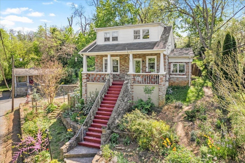 956 Kinzley Ct, Staunton, VA 24401 - photo 1