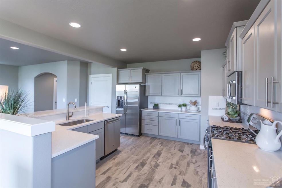 1671 NE Leehaven Ln, Bend, OR 97701 - photo 1